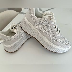 Universal thread Persephone Sneaker